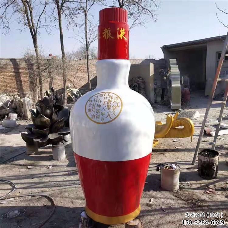 酒瓶雕塑厂家，景区广场摆件，玻璃钢酒瓶雕塑制作