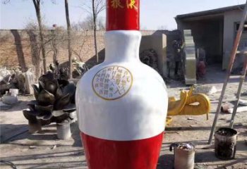 酒瓶雕塑厂家，景区广场摆件，玻璃钢酒瓶雕塑制作