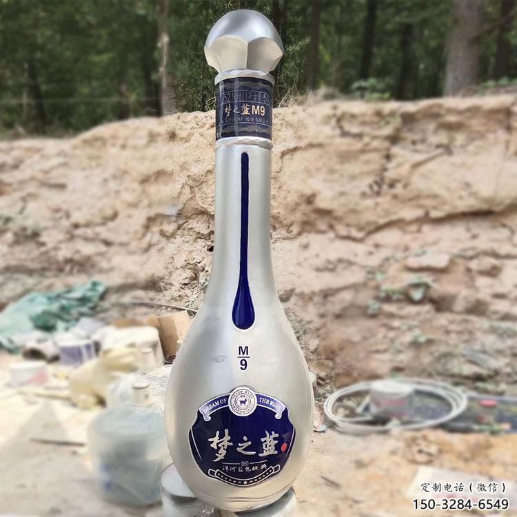 酒瓶标识雕塑厂家，烤漆不锈钢酒瓶雕塑制作