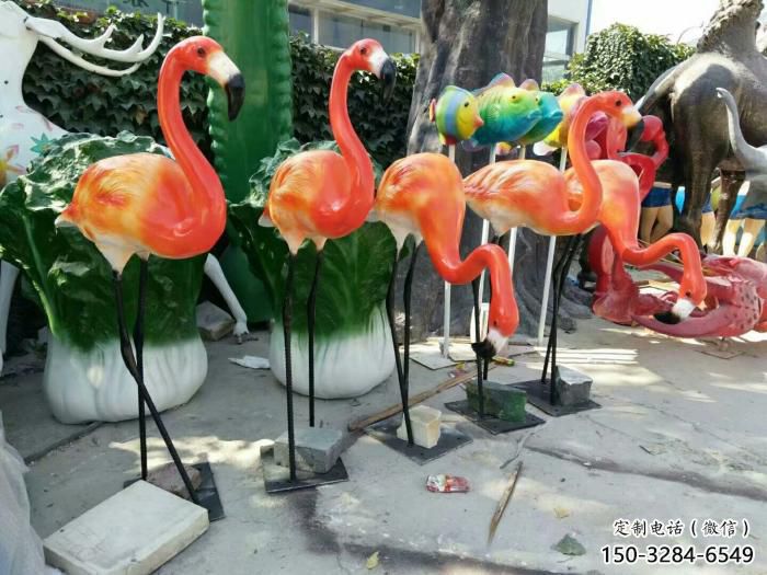 玻璃钢城市火烈鸟雕塑 风景区彩绘雕塑 抽象摆件 玻璃钢城市火烈鸟雕塑 风景区彩绘雕塑 抽象摆件