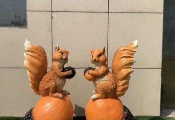 商场玻璃钢松鼠雕塑 仿真雕塑 店门口小品