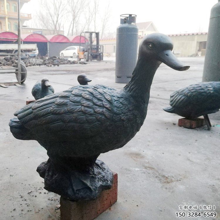 铜鸭子雕塑厂家，仿古工艺，公园广场动物摆件 (1)