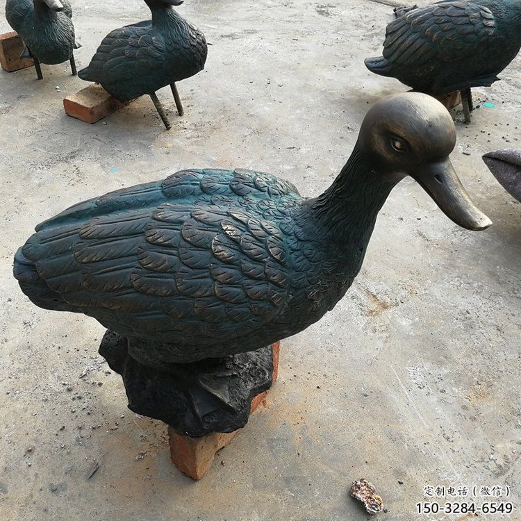铜鸭子雕塑厂家，仿古工艺，公园广场动物摆件 (4)