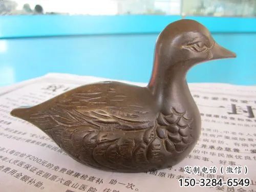鸭子雕塑厂家，仿真动物， 公园广场街头摆件 (3)
