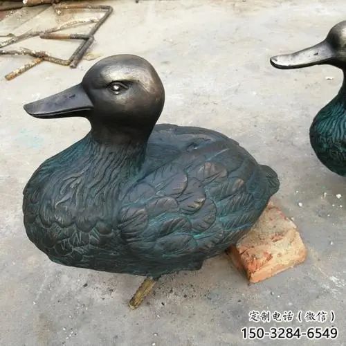 鸭子雕塑厂家，仿真动物， 公园广场街头摆件 (7)