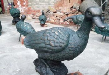 铜鸭子雕塑厂家，仿古工艺，公园广场动物摆件 (2)