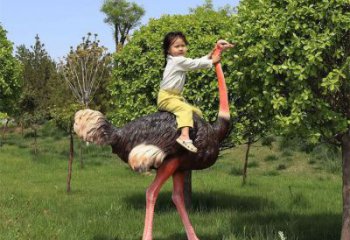 玻璃钢彩绘鸵鸟雕塑厂家，公园广场动物，大型园林小品