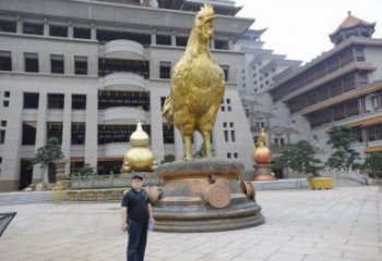 操场小鸡雕塑，景观题材，镀铜工艺