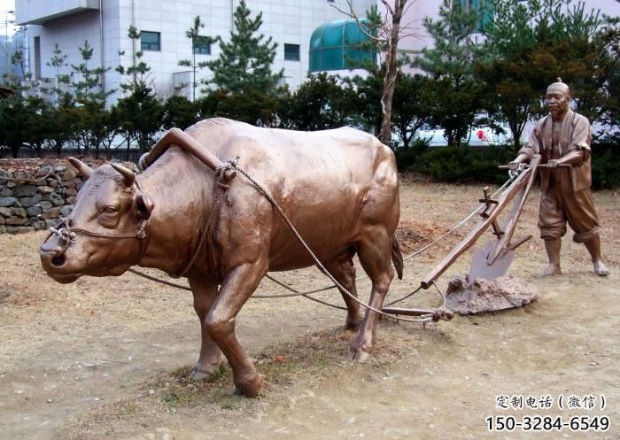 农村小牛雕塑，广场摆件，抽象工艺