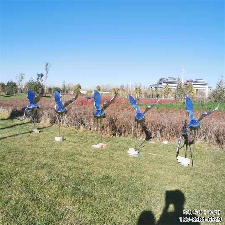 广场白鹤雕塑 公园仿真雕塑 抽象摆件 广场白鹤雕塑 公园仿真雕塑 抽象摆件