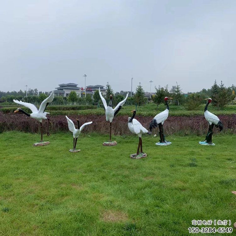 门口白鹤雕塑 售楼处仿真雕塑 彩绘小品 门口白鹤雕塑 售楼处仿真雕塑 彩绘小品