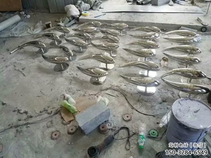 城市鱼形雕塑，网格体育雕塑，古铜效果