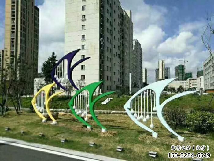 幼儿园鱼形雕塑，铁艺文化雕塑，铸造制作