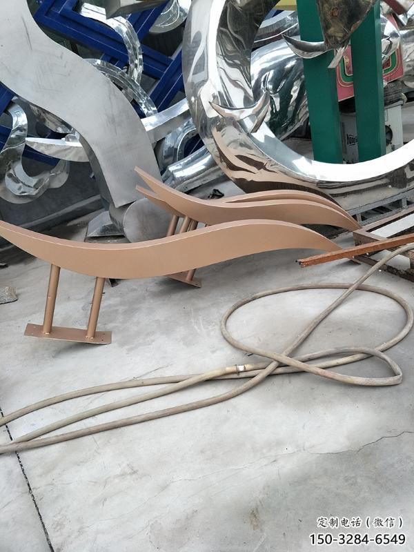 抽象鱼形雕塑生产，几何工艺，烤漆方式制作