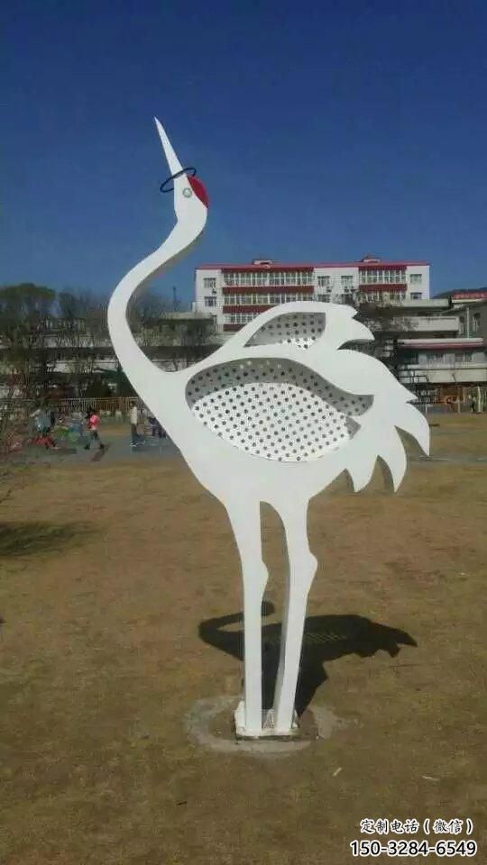 步行街白鹭雕塑，烤漆雕塑，镂空方式