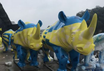 售楼部犀牛雕塑，喷砂发光雕塑，彩绘题材