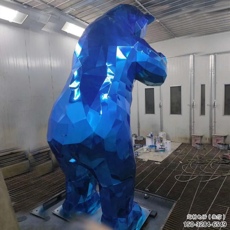 售楼部狗熊雕塑，喷砂发光雕塑，彩绘题材