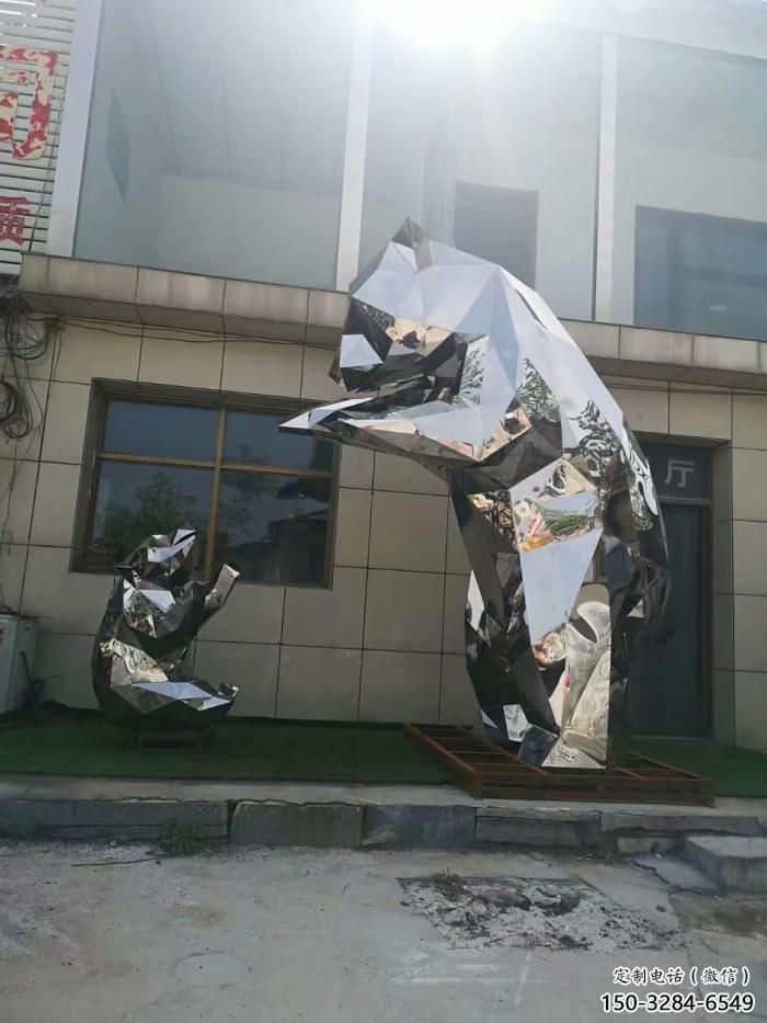 步行街狗熊雕塑，铸铜农耕雕塑，镂空方式