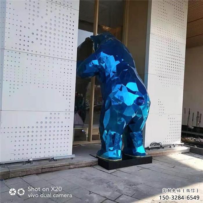 城市狗熊雕塑，网格体育雕塑，古铜效果