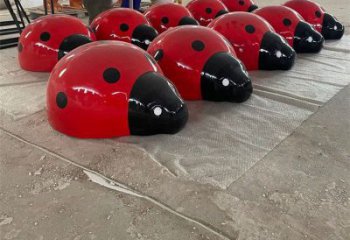 公园瓢虫雕塑，喷砂发光雕塑，铸铜工艺