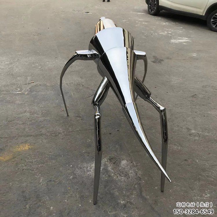 校园蝗虫雕塑，镜面抛光雕塑，昆虫主题