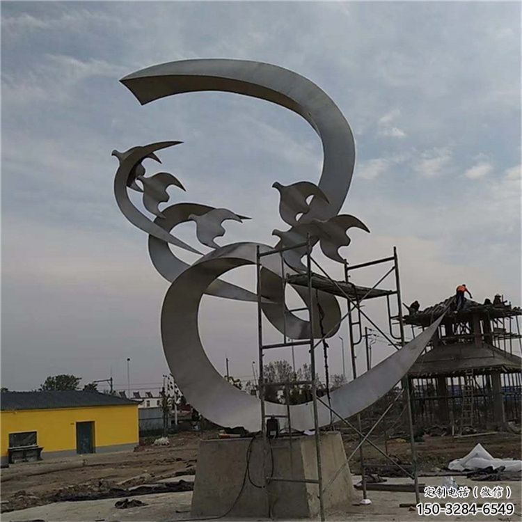 广场鸽子雕塑，卡通水景雕塑，抽象效果