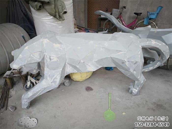 街道猎豹雕塑，锻造动物雕塑，古铜效果