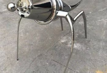 城市蝗虫雕塑，镜面昆虫雕塑，镜面效果