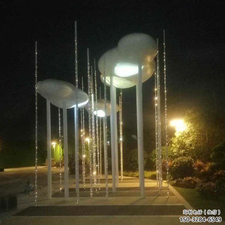 街道云朵雕塑，锻造景观雕塑，灯光效果