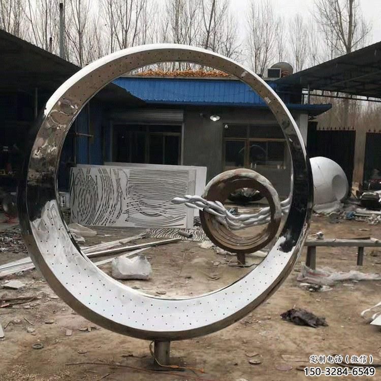 大型月亮雕塑，锻造景观雕塑，镜面工艺