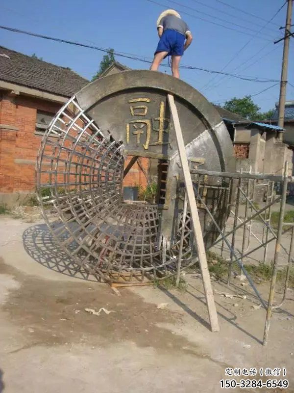 售楼部铜钱雕塑，喷砂发光雕塑，烤漆题材