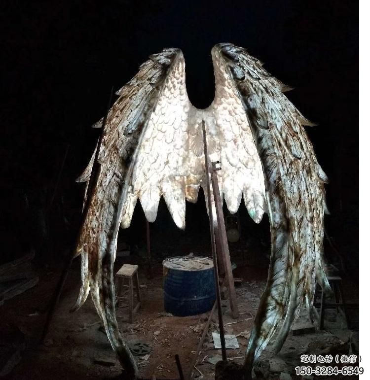 城市翅膀雕塑，网格灯光雕塑，古铜效果