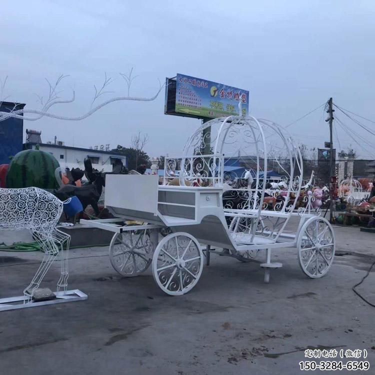 酒店马车雕塑 庭院民俗雕塑 彩绘小品 酒店马车雕塑 庭院民俗雕塑 彩绘小品