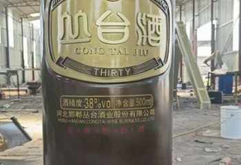 室内酒瓶雕塑，拉丝景观雕塑，抽象效果