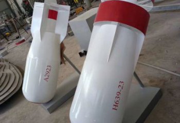 草地火箭雕塑 现代校园小品 大型雕塑