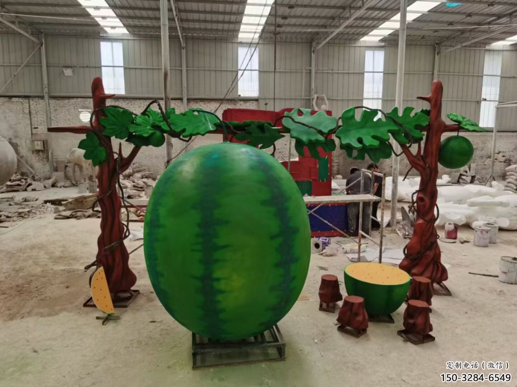 广场西瓜雕塑 公园仿真雕塑 抽象摆件 广场西瓜雕塑 公园仿真雕塑 抽象摆件