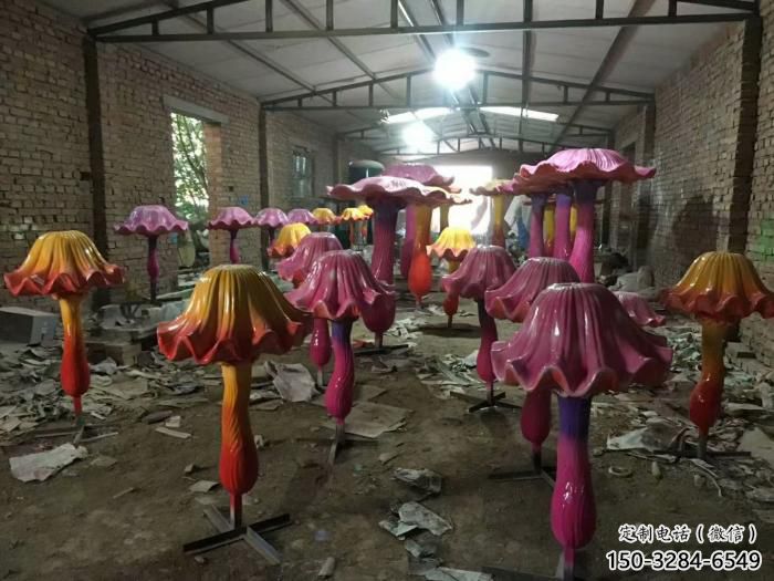 几何蘑菇雕塑 庭院仿真雕塑 彩绘摆件 几何蘑菇雕塑 庭院仿真雕塑 彩绘摆件