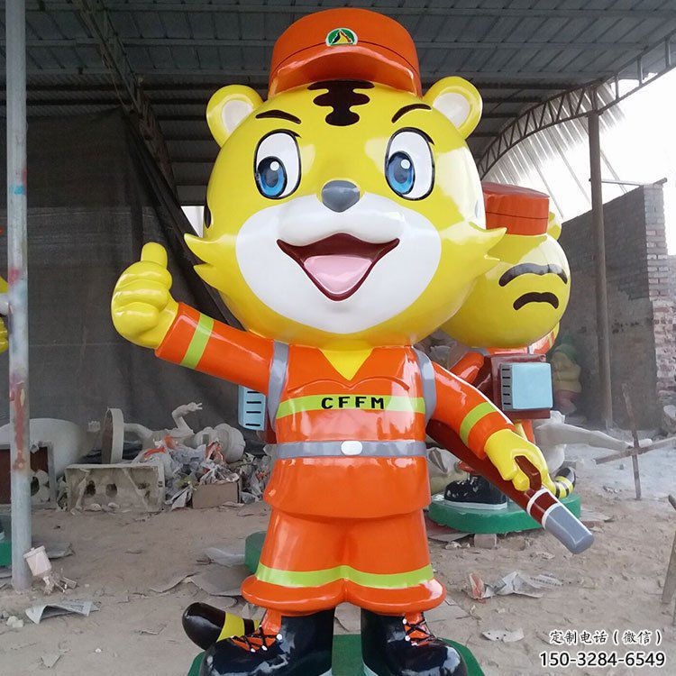 门口消防员雕塑 售楼处卡通雕塑 动漫小品