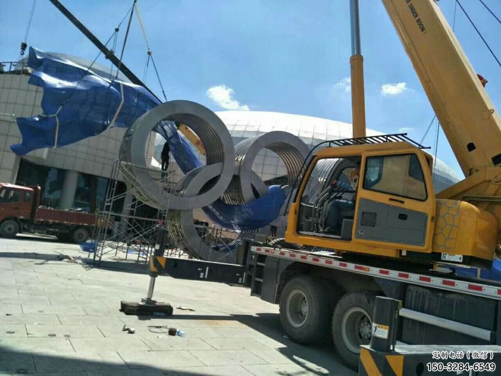 运动场建筑雕塑，不锈钢五环雕塑，烤漆建筑