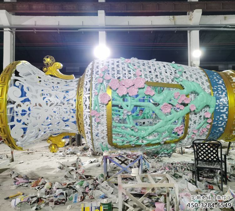 草地花瓶雕塑 现代雕塑 大型瓶子雕塑 草地花瓶雕塑 现代雕塑 大型瓶子雕塑