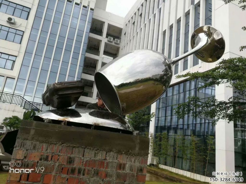 大门口酒杯雕塑 发光公园酒杯子雕塑 仿真杯子雕塑 大门口酒杯雕塑 发光公园酒杯子雕塑 仿真杯子雕塑