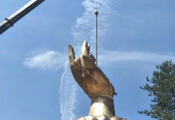 美陈佛手雕塑 异形喷水雕塑 酒店观音手雕塑