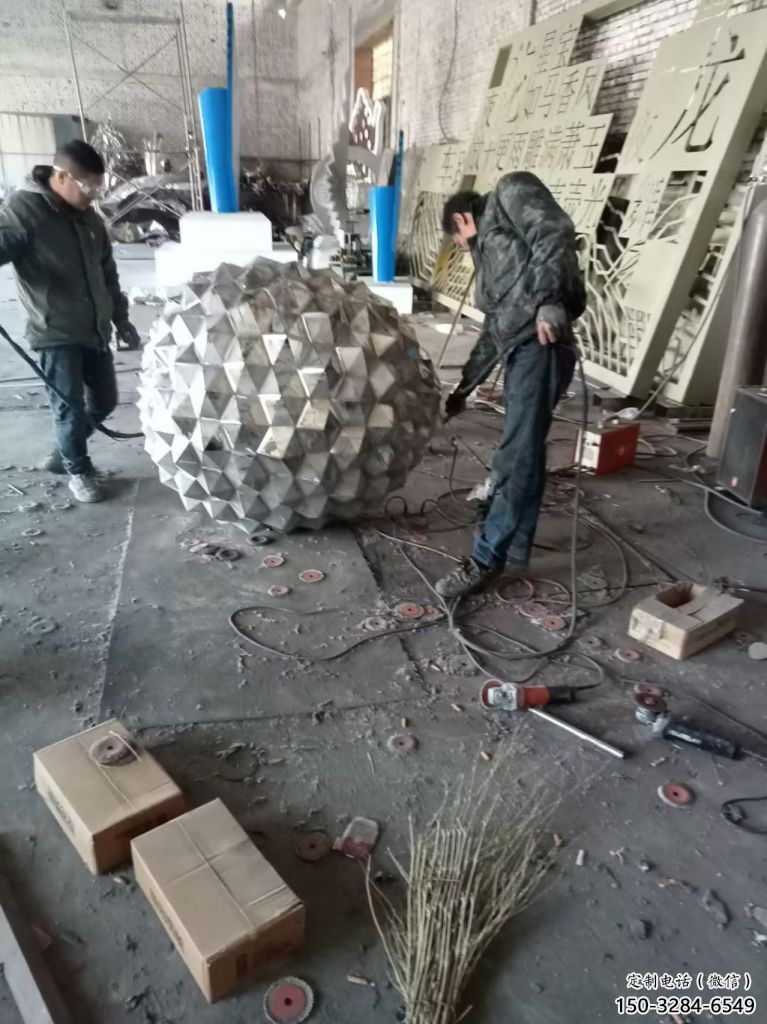 广场松塔雕塑 抽象松果造型 烤漆雕塑 广场松塔雕塑 抽象松果造型 烤漆雕塑