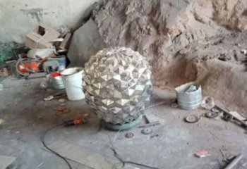 彩绘松塔雕塑 景观雕塑 街头松果造型