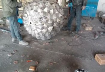喷漆松塔雕塑 中式村口松果造型 草地雕塑