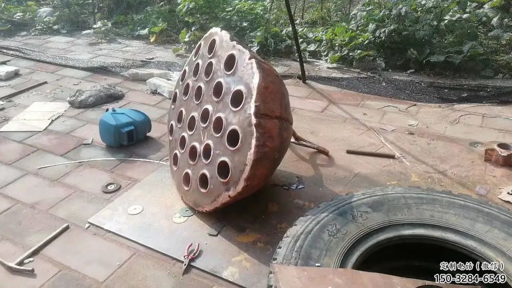 钢管莲蓬雕塑 异形喷水植物雕塑 农村雕塑