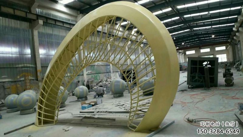 大型不锈钢拱门雕塑，镂空烤漆工艺制作