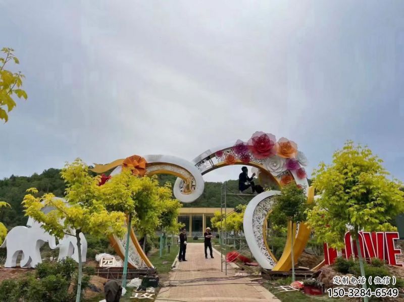 心形拱门雕塑，镂空工艺，不锈钢艺术大门雕塑厂家
