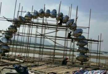 镜面不锈钢鹅卵石艺术拱门雕塑制作