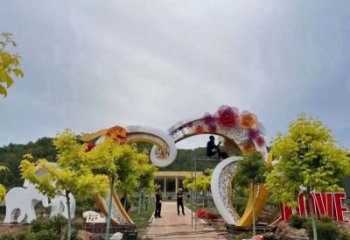 心形拱门雕塑，镂空工艺，不锈钢艺术大门雕塑厂家